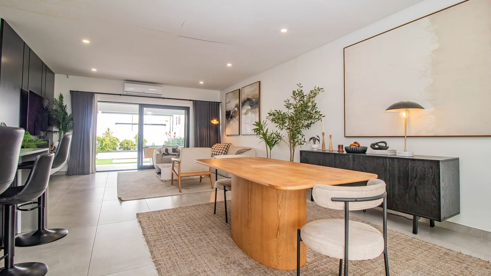 Move-In Ready | Modern 3-Bedroom Home in Sought-After Sandown. — foto 2, Sandown, Bloubergstrand
