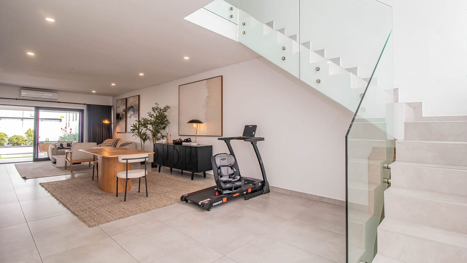 Move-In Ready | Modern 3-Bedroom Home in Sought-After Sandown. — foto 3, Sandown, Bloubergstrand