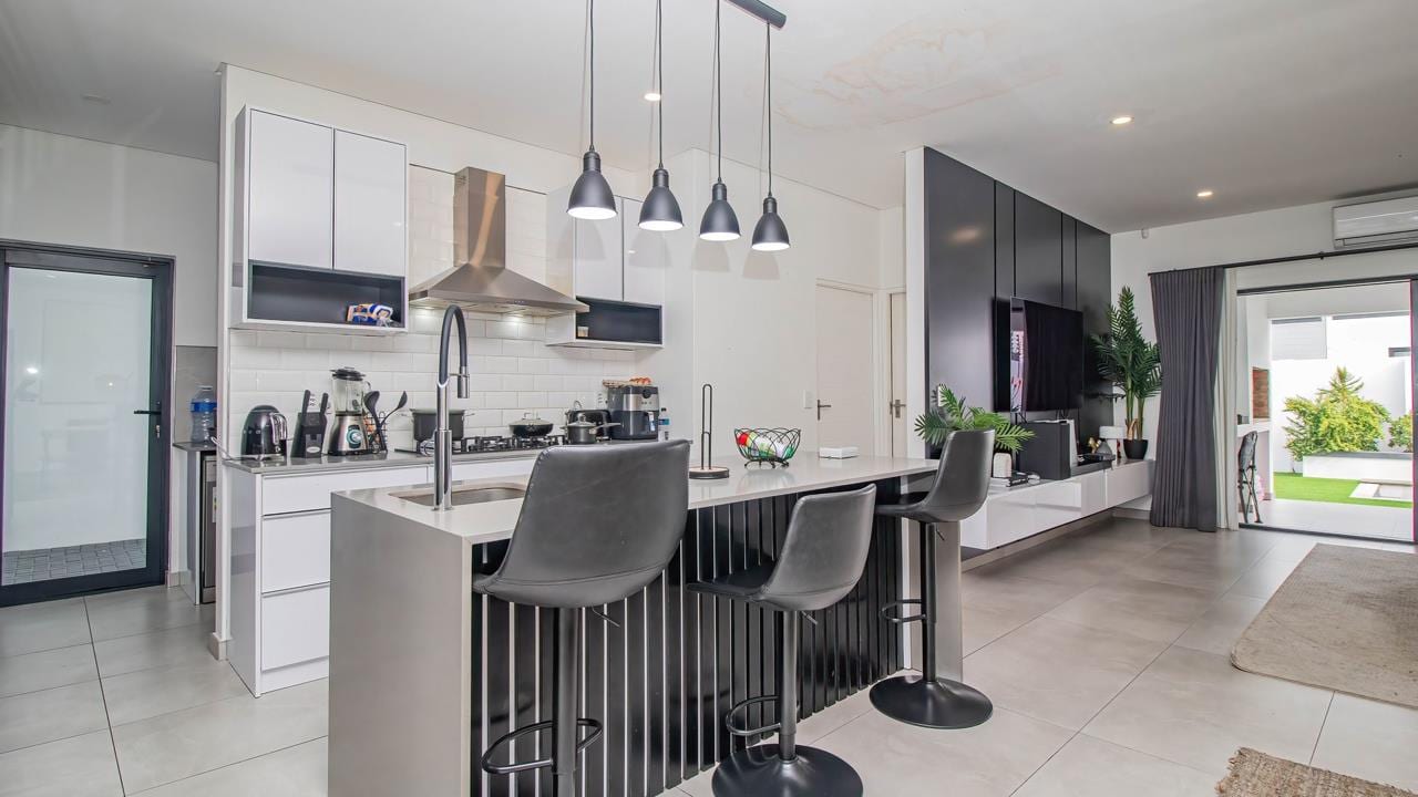 Modern 4 Bedroom house With Office For Sale! — Sandown